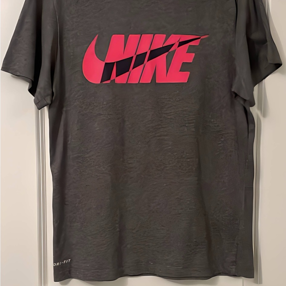 Nike Men's Dark Gray Tee with Vibrant Pink Logo